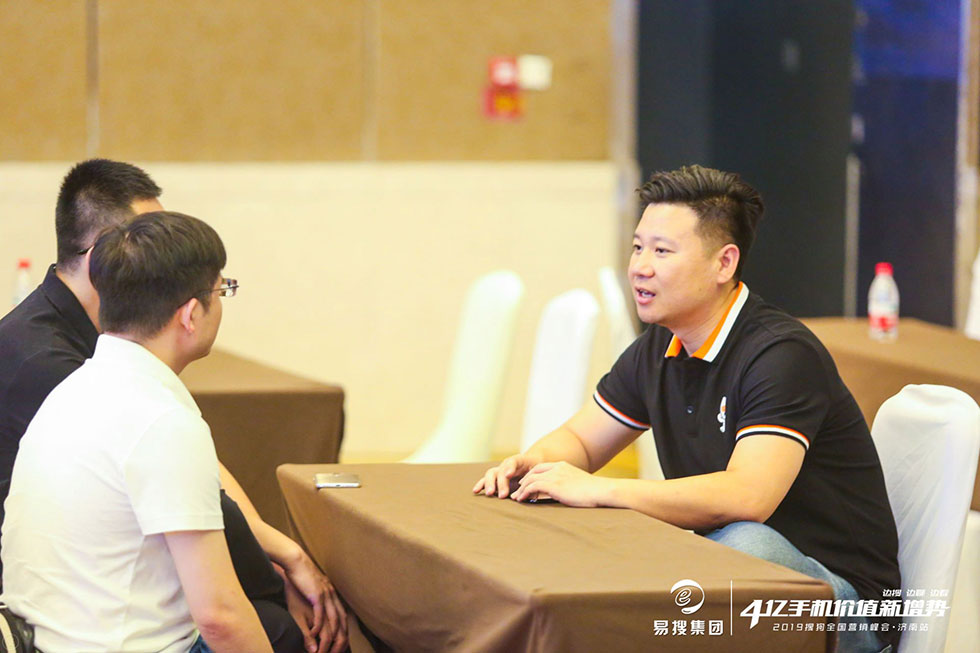 洽谈1.jpg